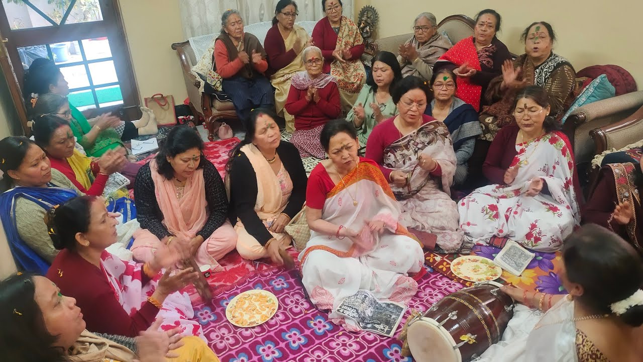 देहरादून महिलाओं की होली सुरु 