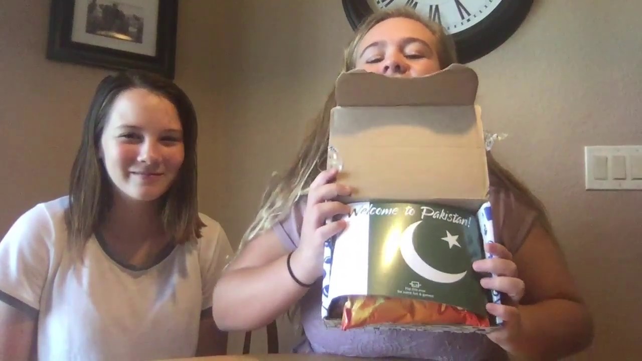 Americans try snacks from Pakistan!