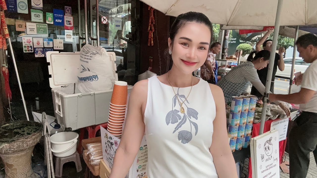 LIVE Street Café - Welcome Family 🤗 Ploysai Coffee Lady in Bangkok Thailand - Thai Street Food