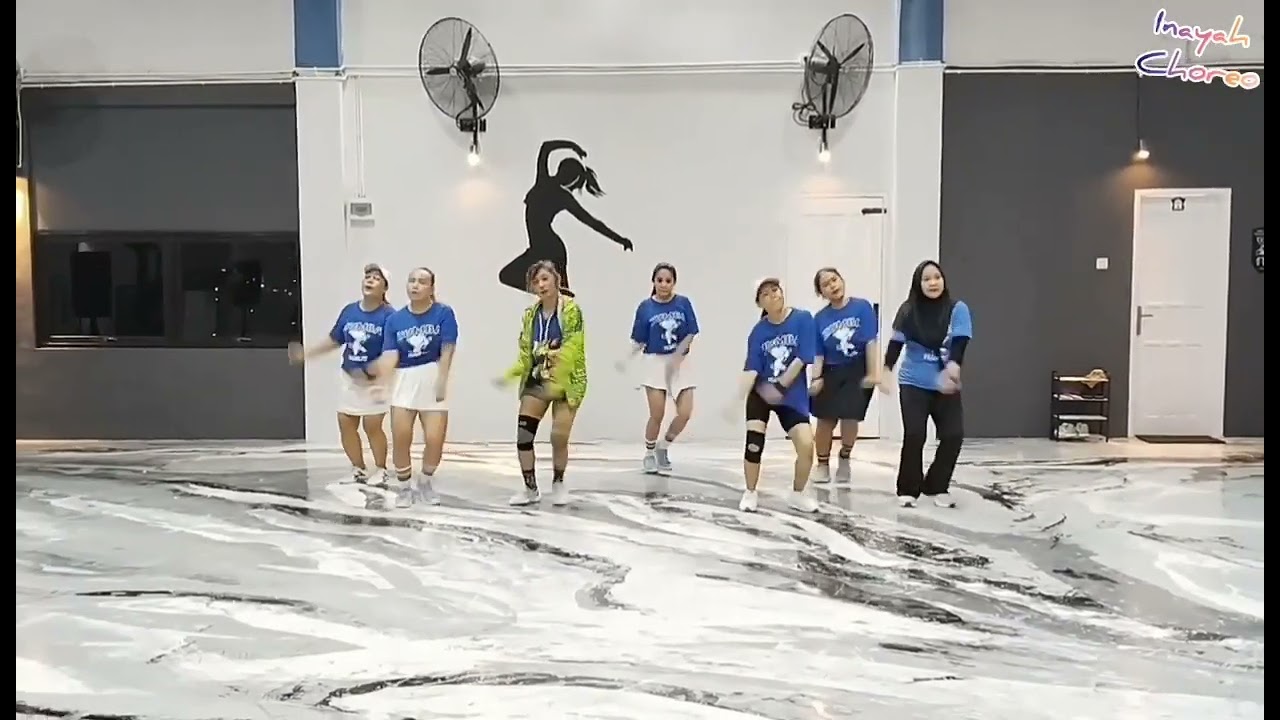 Zumba GIRLFRIEND _AVRIL LAVIGNE | Zin Inayah Choreography @Mutiara_Studio