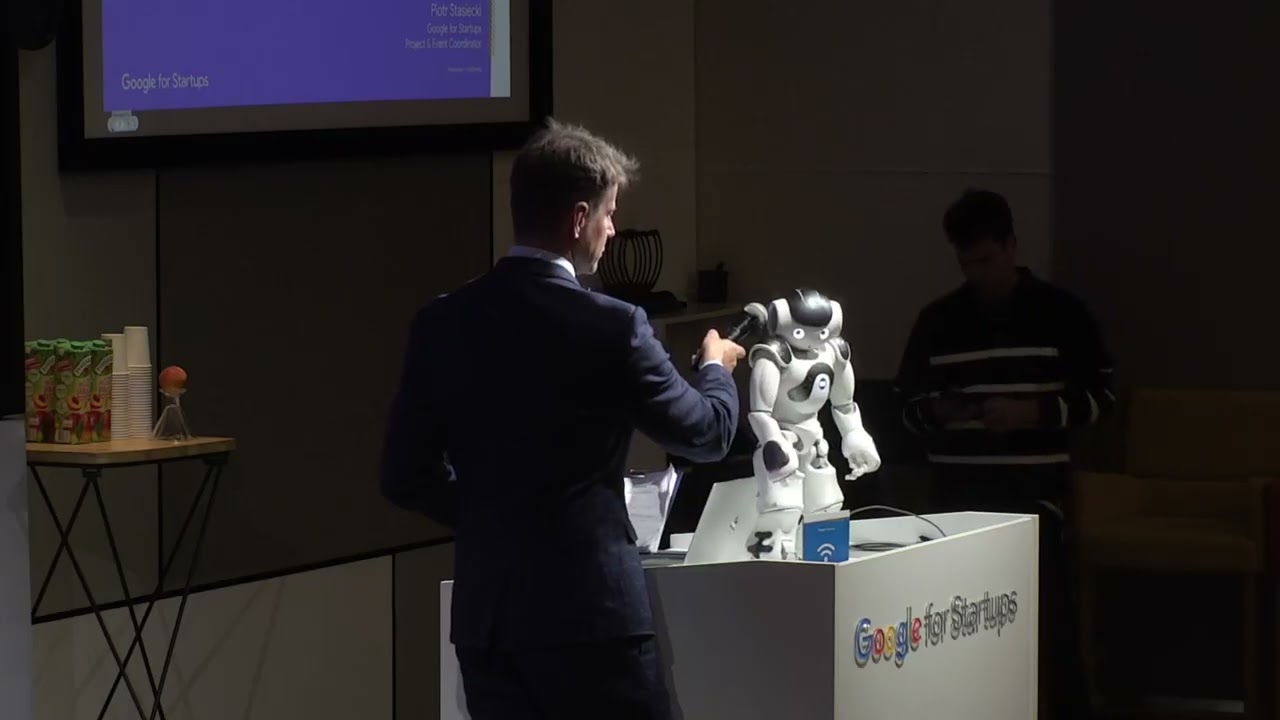 🤖 AI Robot Opens EPIC Startup Pitch Night at Google!