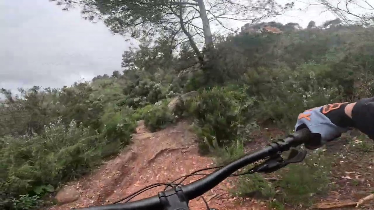 Endurero por la zona de Begues 