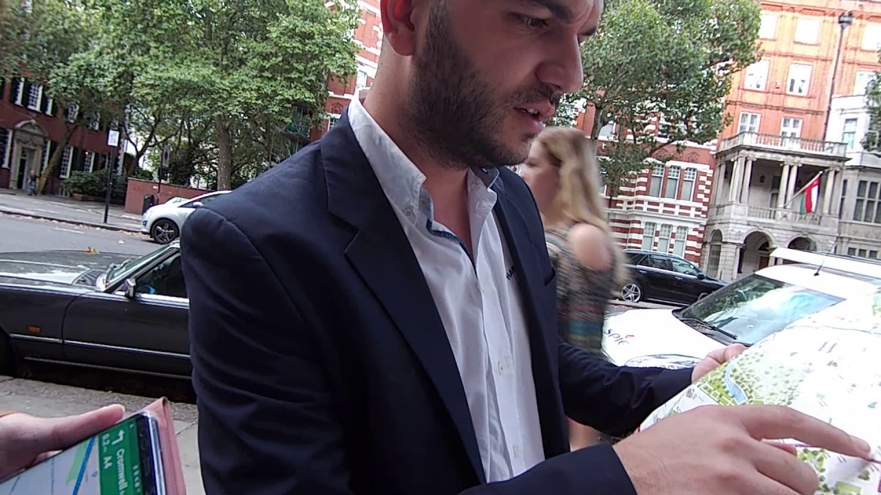 Attempted Scam caught in London City in Broad Daylight on our first day of honeymoon!