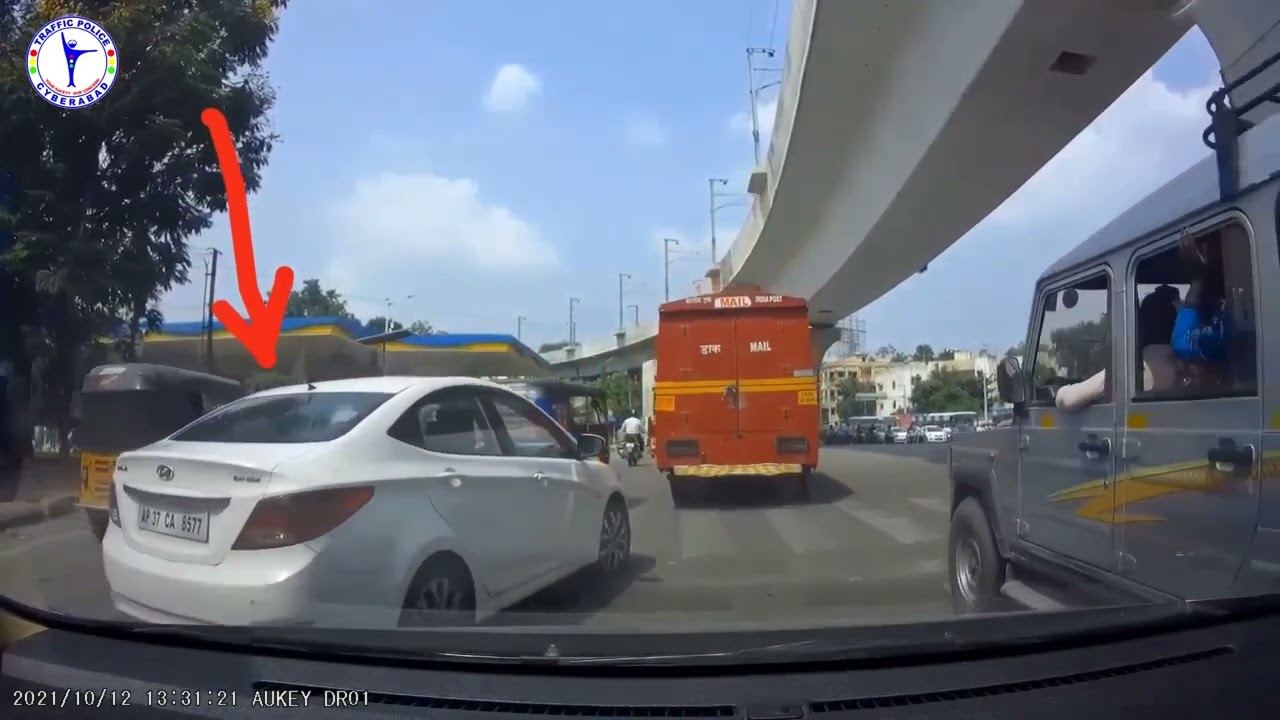 Quick turns at intersections obstruct traffic flow || Lane Discipline || Cyberabad Traffic Police