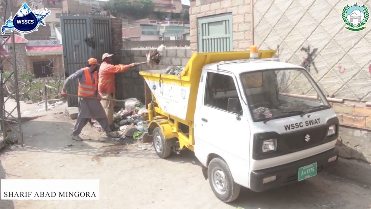 The WSSC Swat sanitation staff is clearing waste collection points in Khwaja Abad and Sharif Abad.