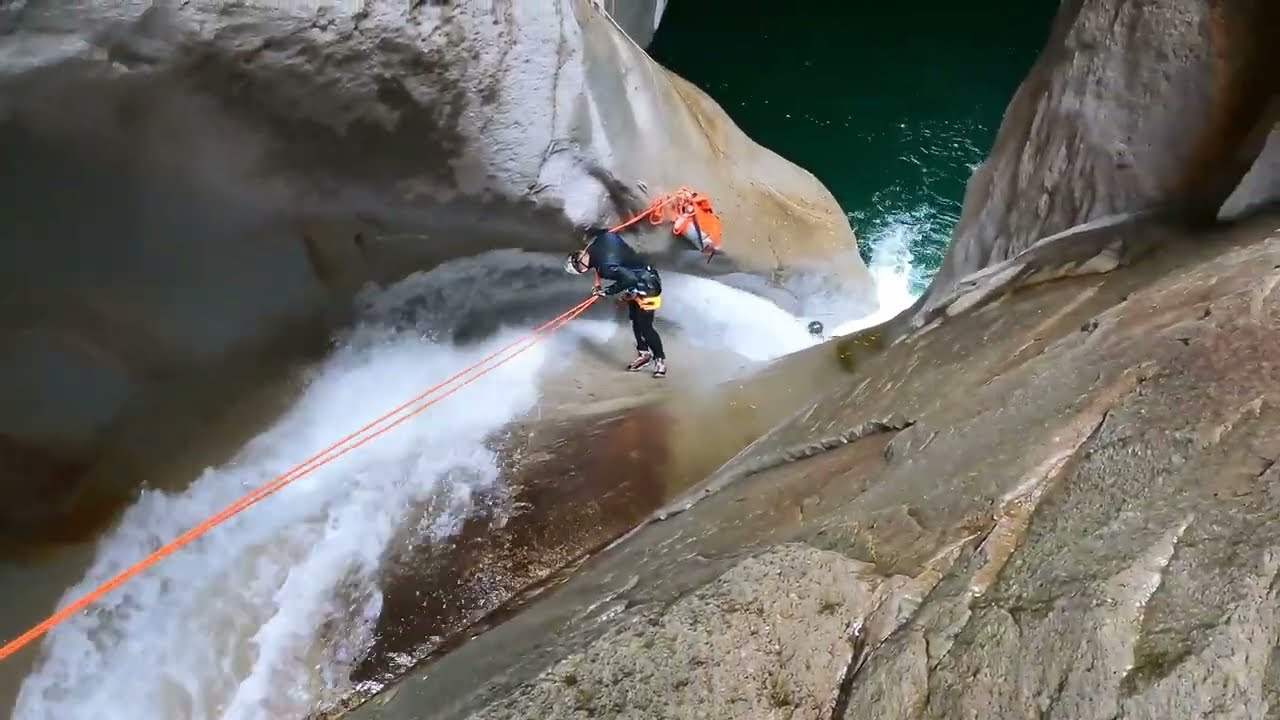 Trou Blanc - Canyoning Aqualand Reunion