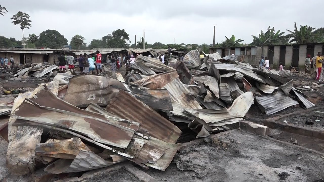 Abobo (Abidjan) - Anonkoi Kout&eacute;, des familles sans abri apr&egrave;s un incendie d&eacute;vastateur