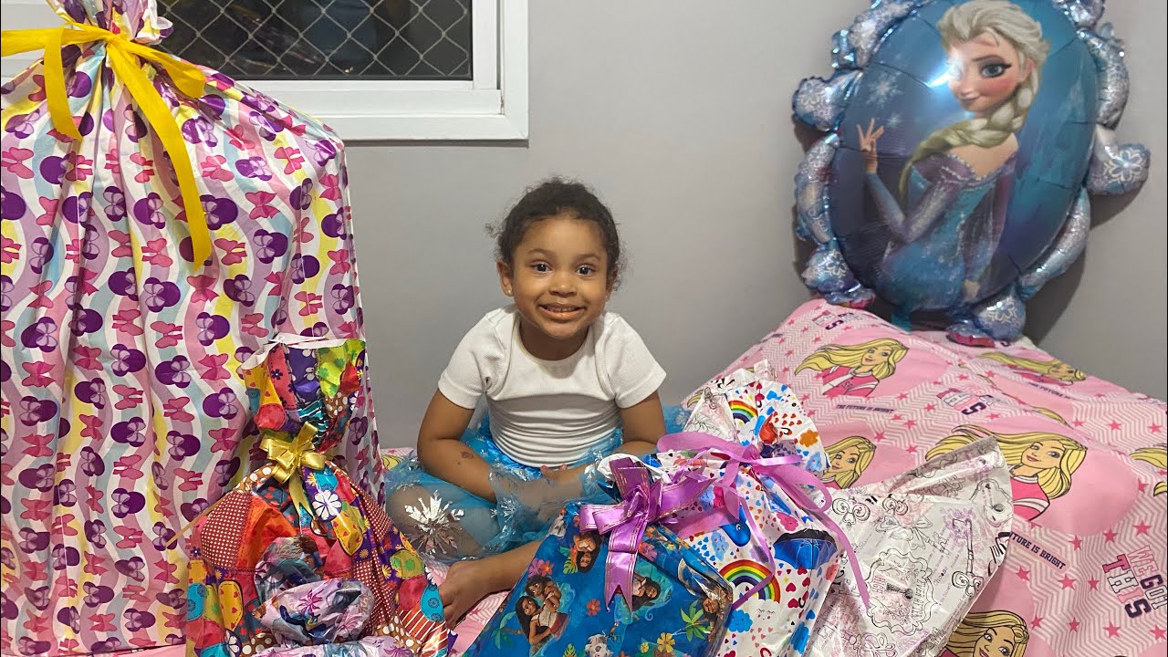 Abrindo os presentes do aniversário de 4 anos 🎁