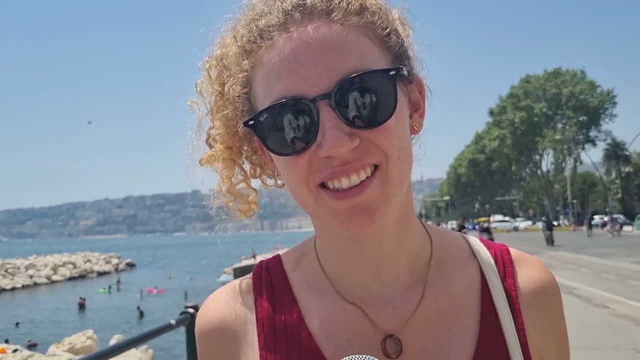 È già estate a Napoli, i turisti scelgono la Rotonda Diaz per rinfrescarsi