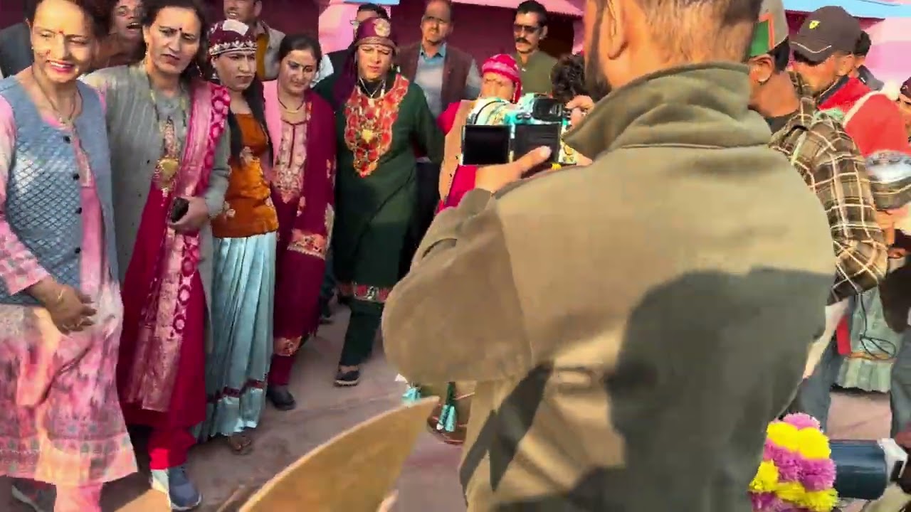 Shadi Samaroh me Pahuchi Smt Madhu Chauhan ji Ka Jaunsari Traditional Group Dance