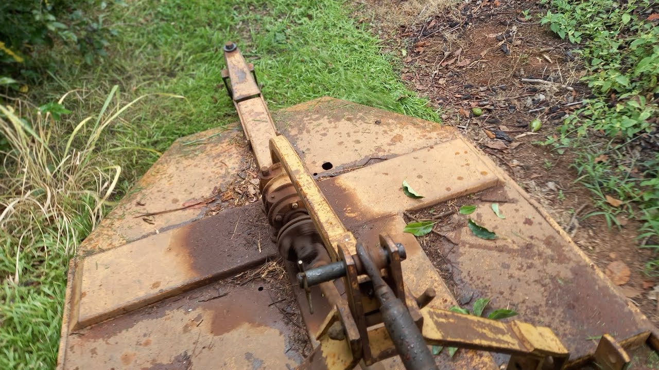 Roçando  carreador 