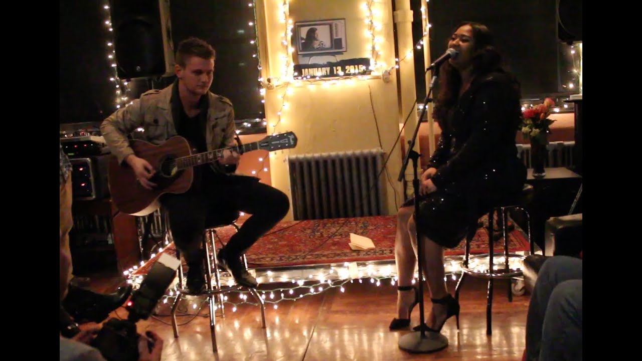Jazmine Sullivan performs "Stupid Girls" Live in Philly