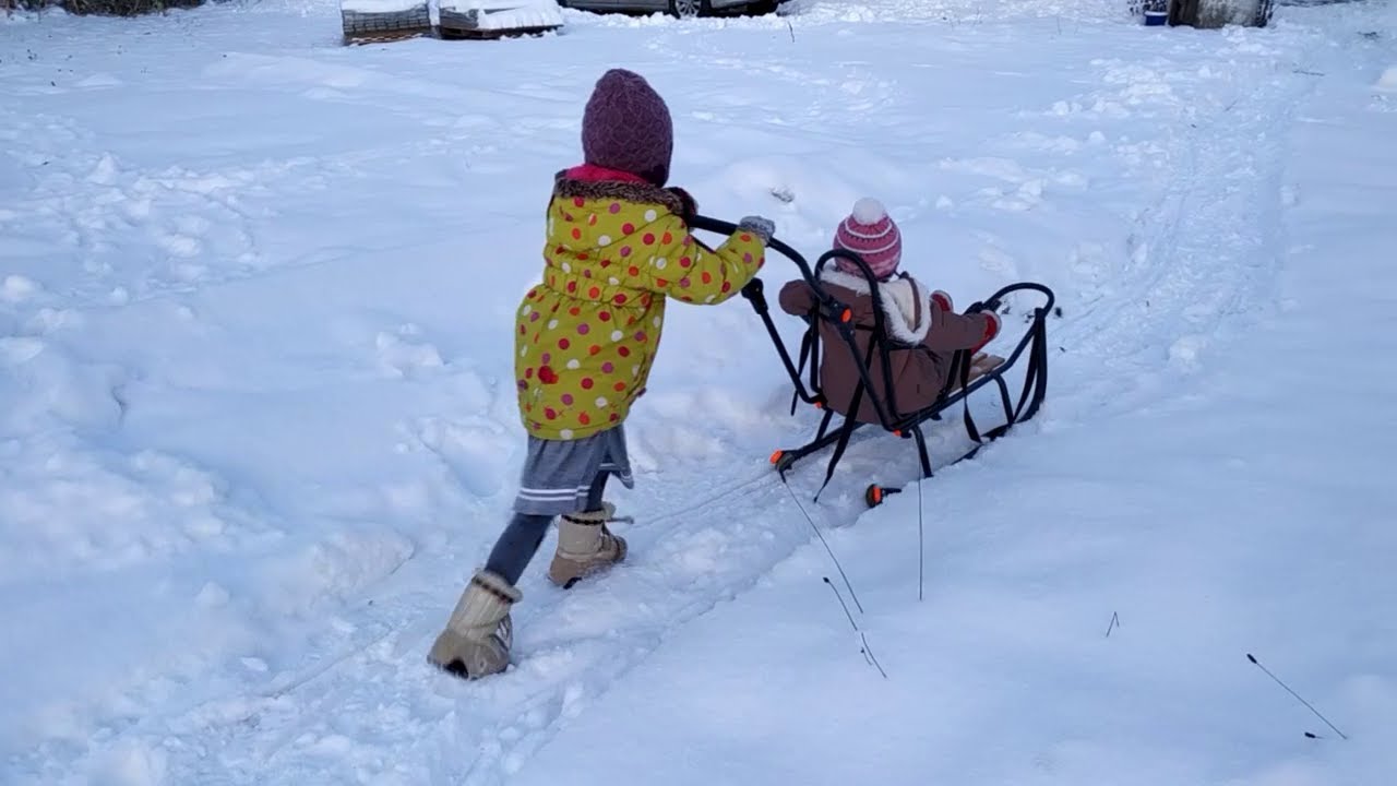 Polskie duże sanki z pchaczem i oparciem + k&oacute;łka. Sanki Winter Frenzy Baby Merc na ferie zimowe.