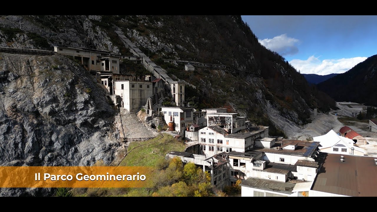Il borgo, il museo, la laveria e la miniera del Geosito di Cave del Predil
