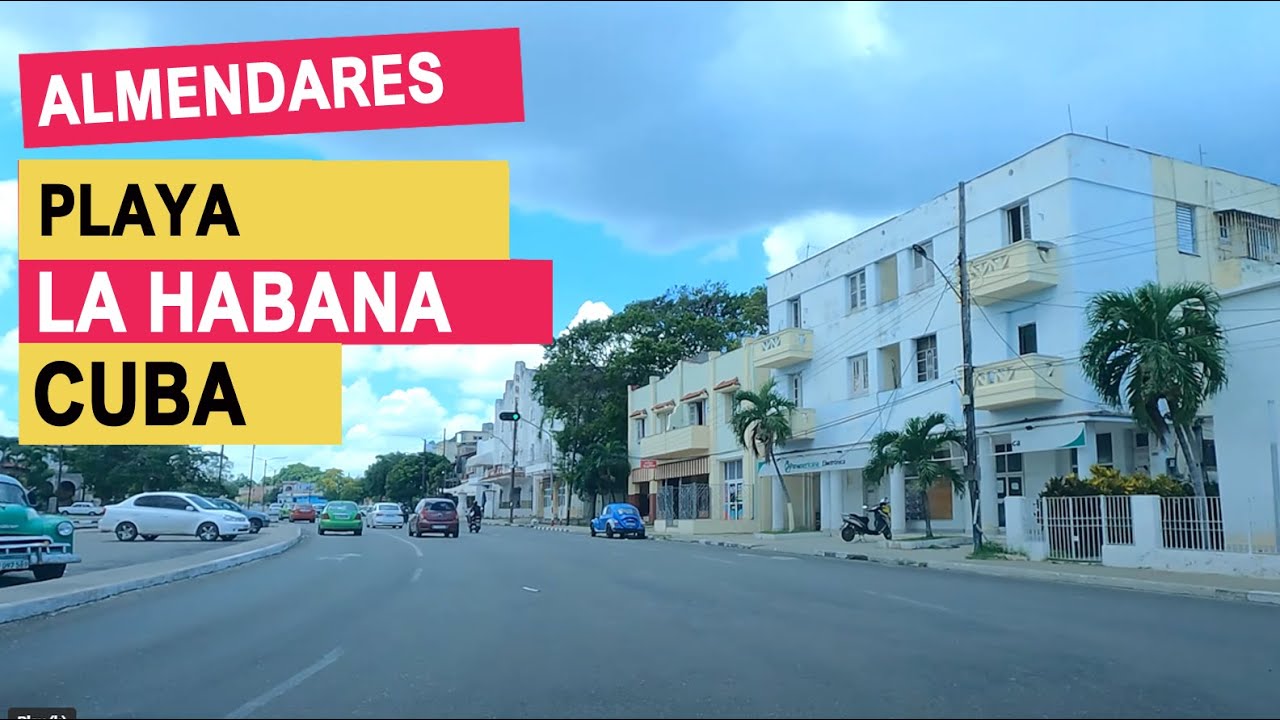 Manejando por el Reparto Almendares, Playa La Habana Cuba