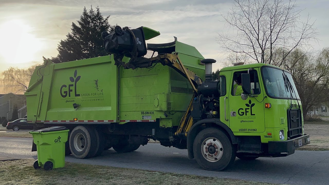 Speedy GFL Autocar ACX Heil Python side loader garbage truck