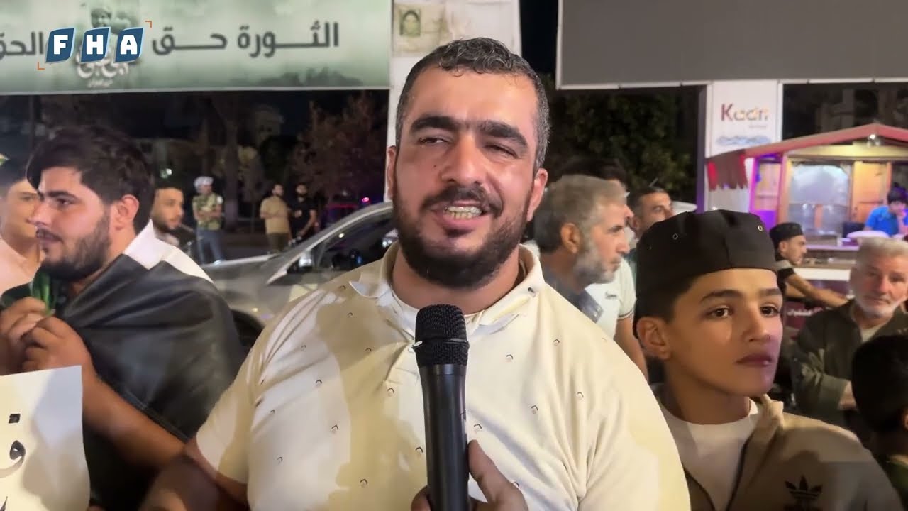 مظاهرة في مدينة الباب للمطالبة بإسقاط النظام كما دعا المحتجون إلى فتح معبر أبو الزندين الإنساني