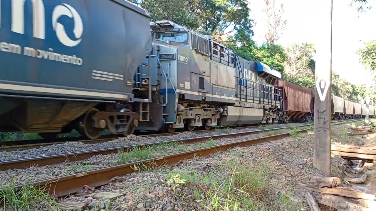 Trem cargueiro em Hortolândia 