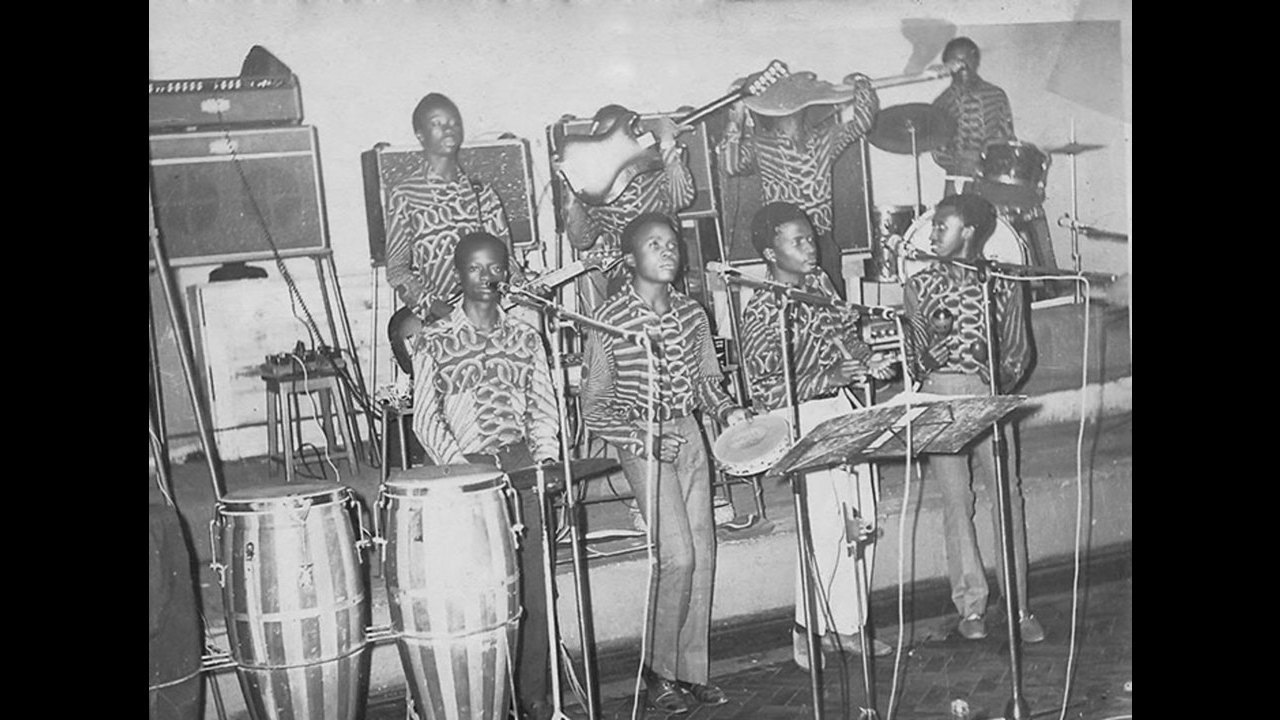 Emiziro  By Cranes Band