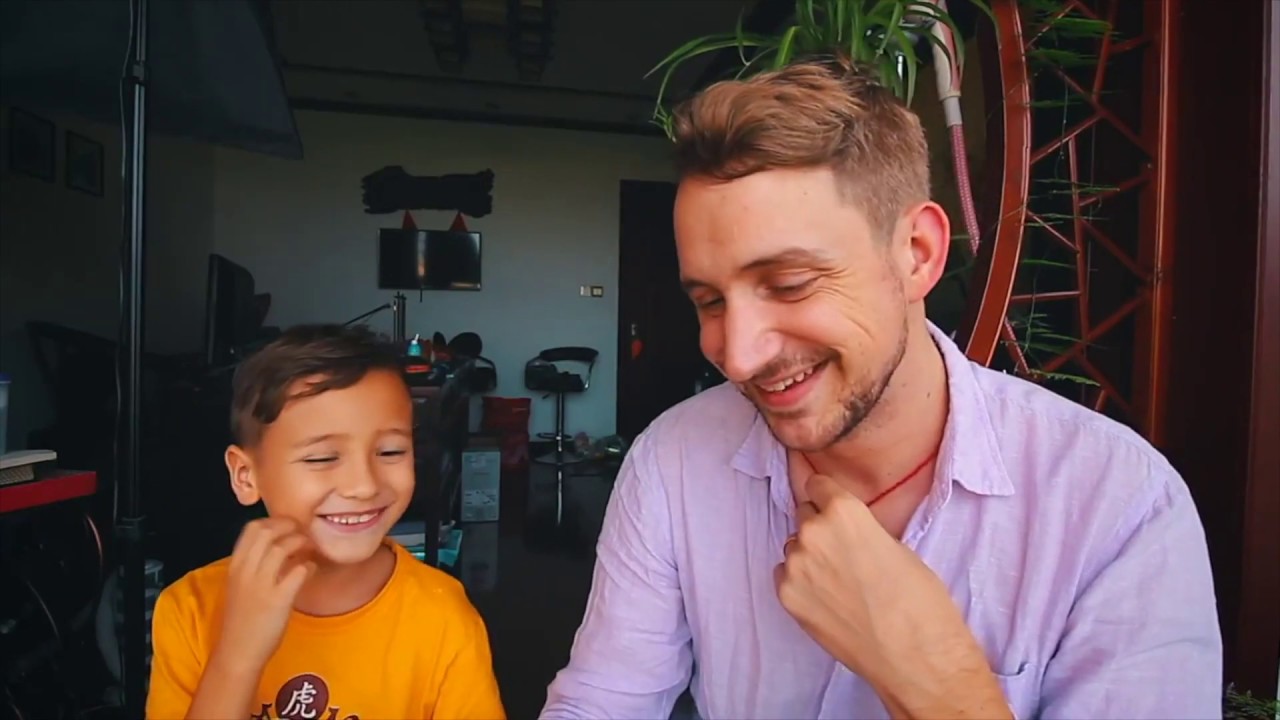 Deux français qui parlent en chinois... | Ask Louis Anything, Episode #1 [中法字幕]