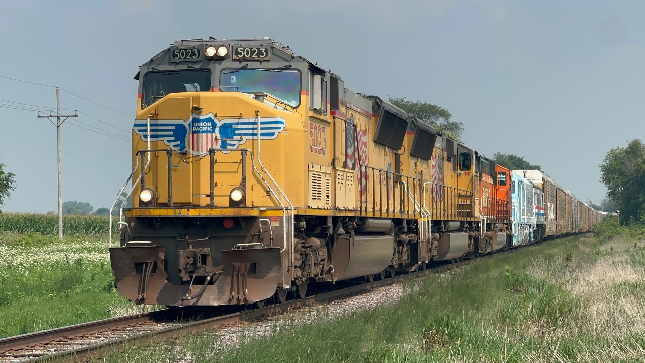 The newest additions to IRM arriving in Union along with other trains (7/31/25)
