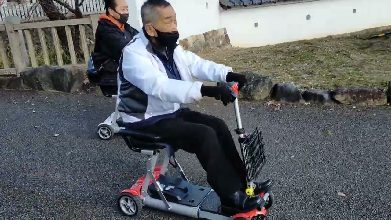 矢場とん鈴木会長がモバイルエックス·プラスで電動カート初体験！