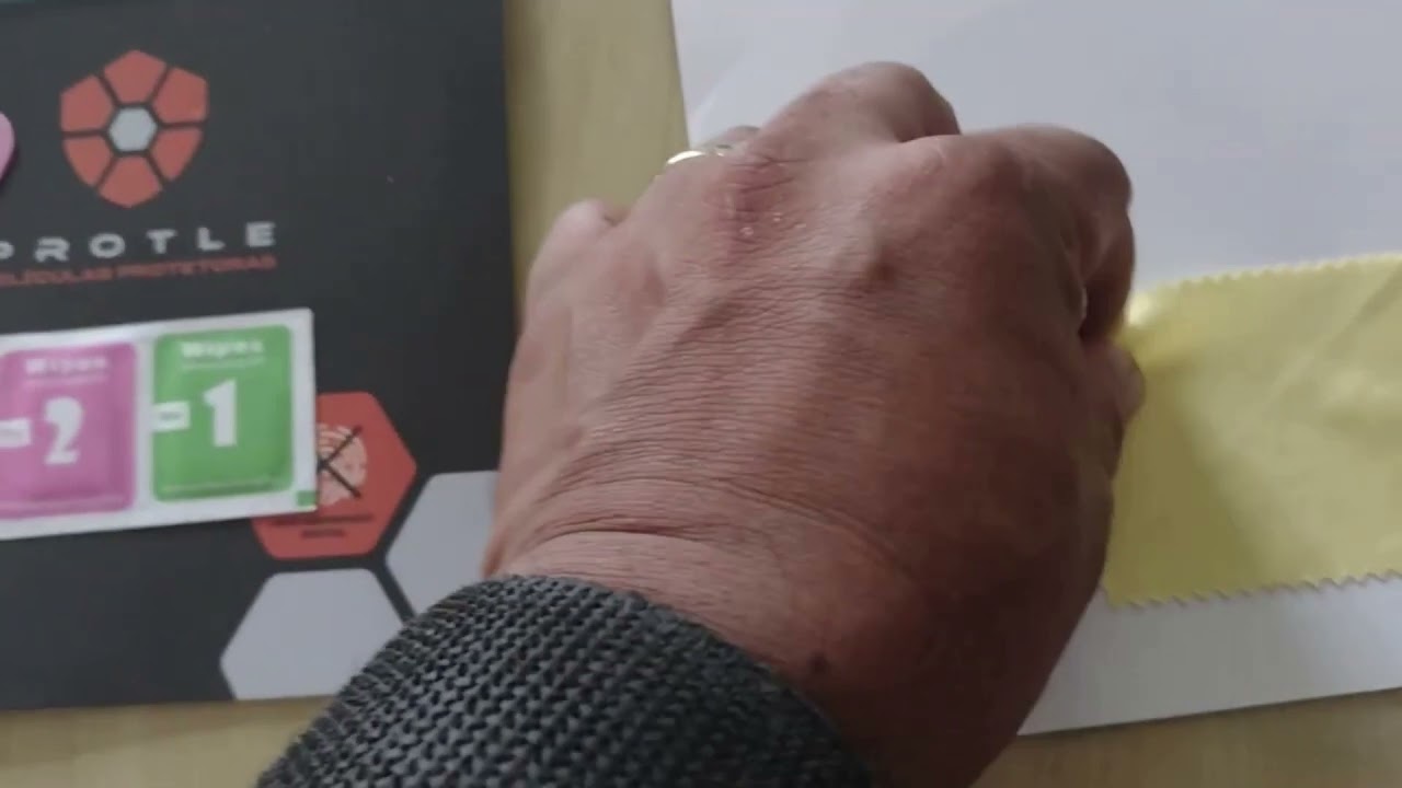 Instalando Película Protetora de Painel da Bros 160