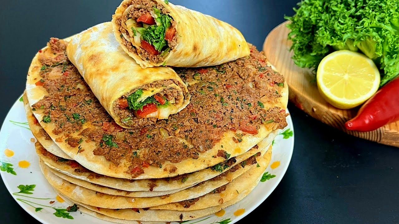 صفيحه باللحم (  لحم بعجين )  بطريقه سهله و بدون خميره   #صفيحة  #لحم_بعجين