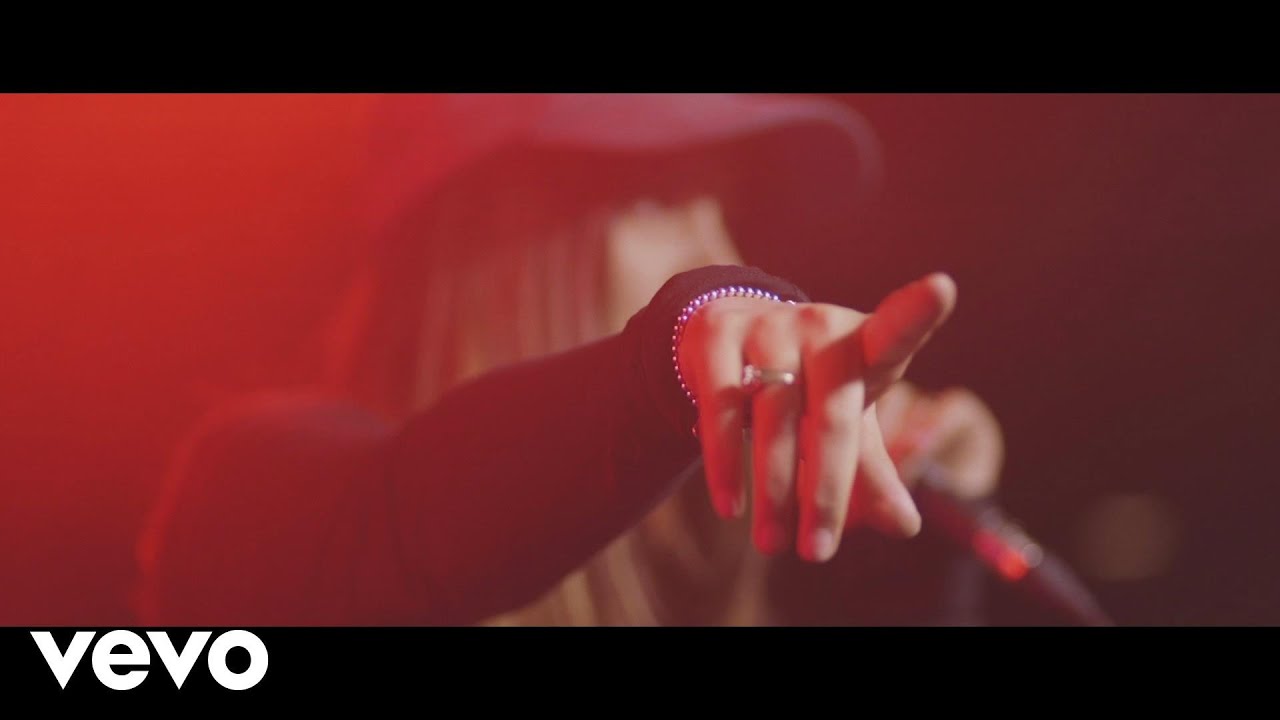 Kiki Rowe - Trust Issues (Lyric)