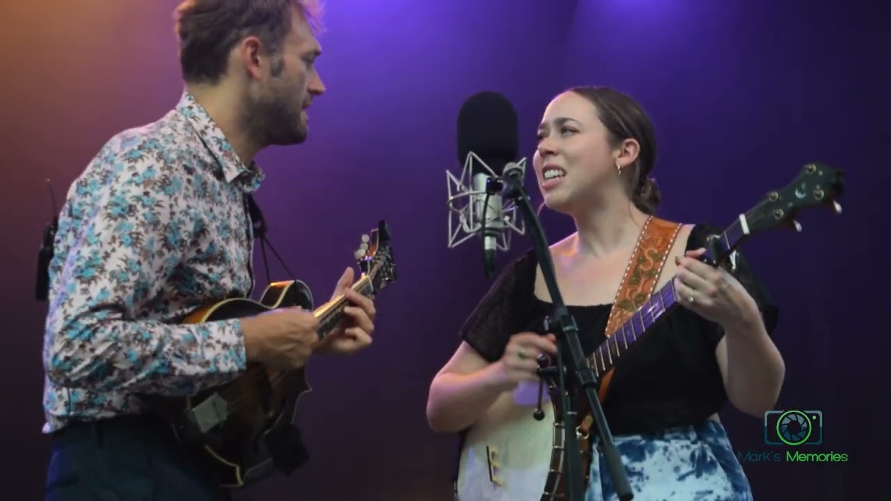 Sarah Jarosz & Chris Thile  |  2022-07-31  |  Lost Dog