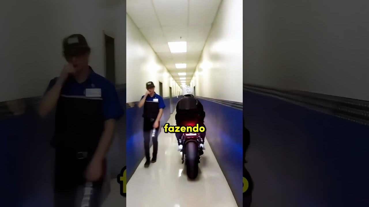 Motoqueiro cortando giro DENTRO da escola? (@DerrekGT)