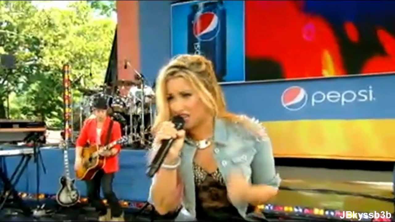 Demi Lovato - Fix A Heart GMA 7 / 6 / 2012