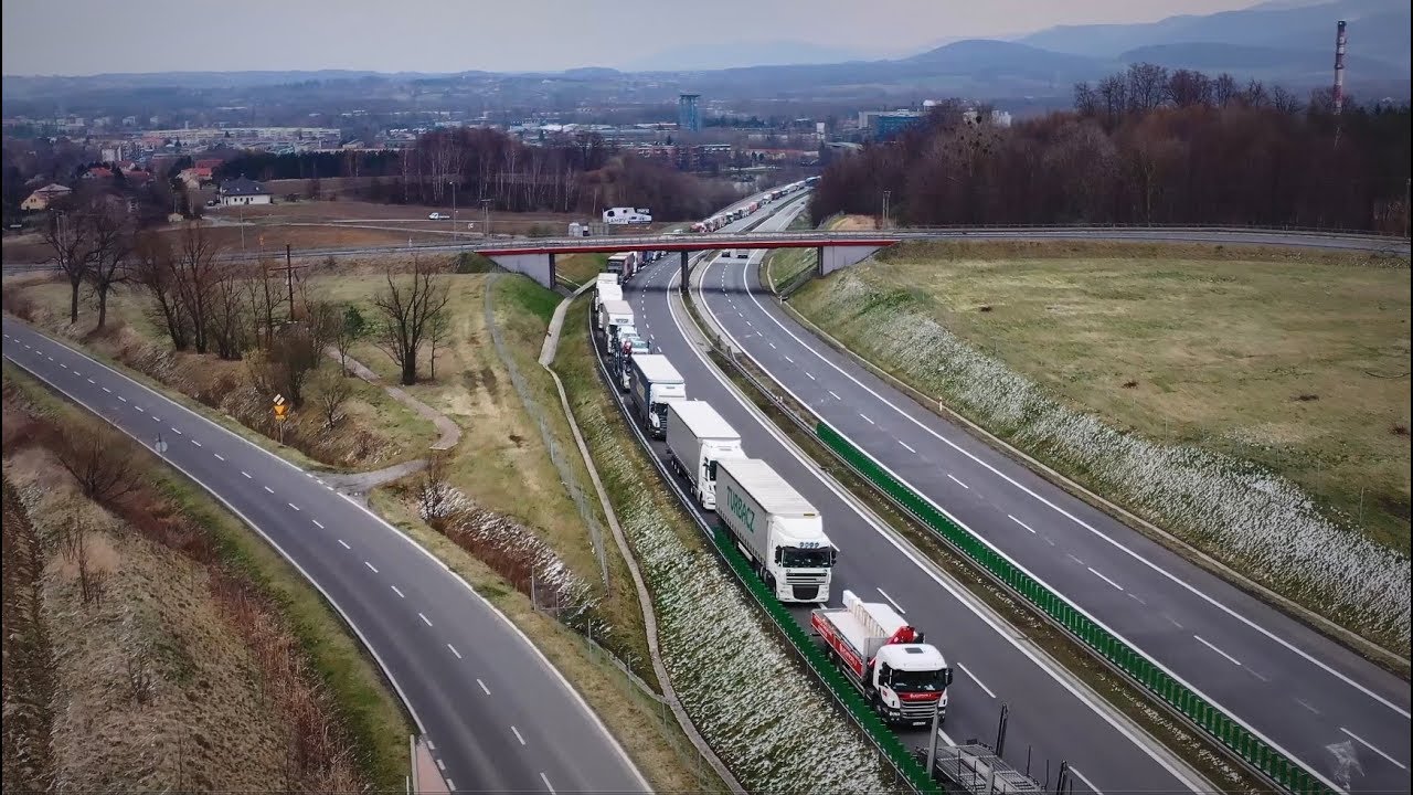 Korki na S-52 przed granicą w Cieszynie Boguszowicach (23.03.2020)