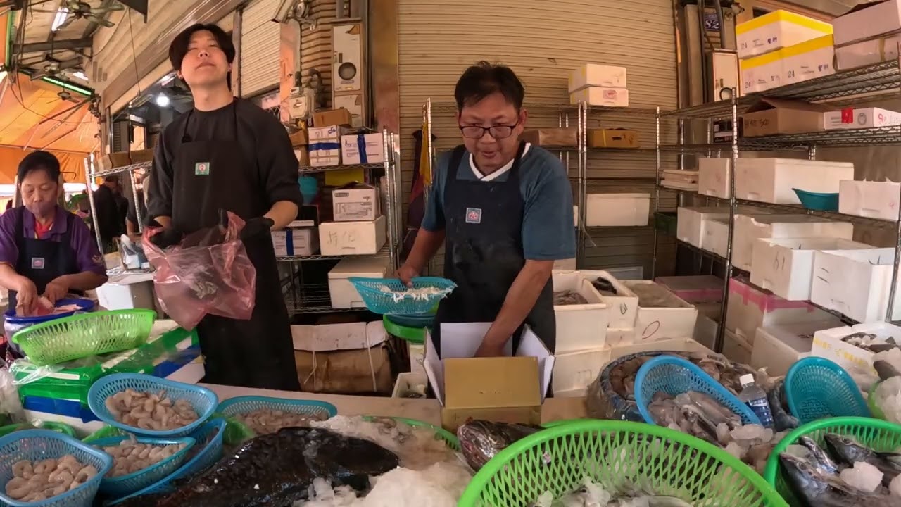 小季海鮮叫賣週六日：台中市北區柳川西路四段82號