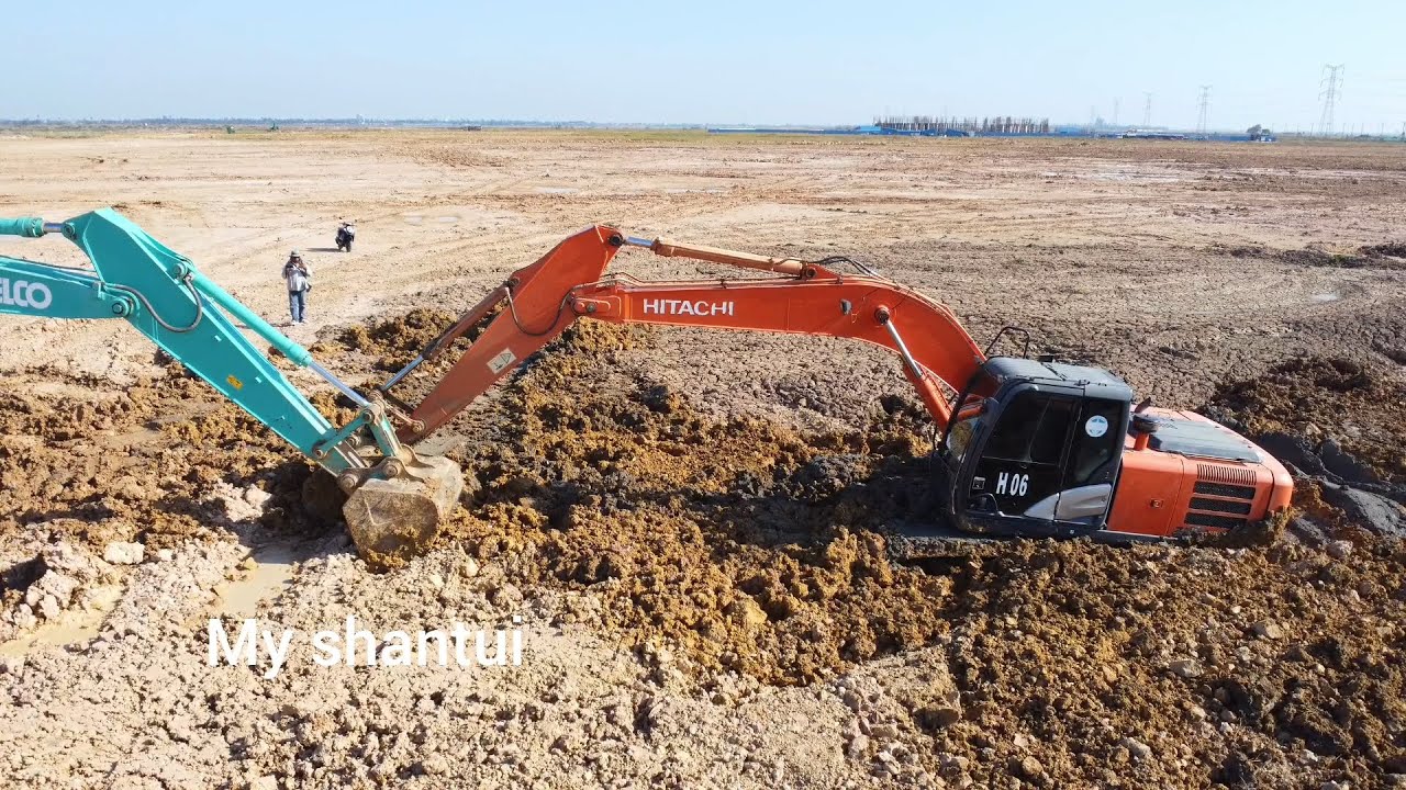 Excavator action stuck in a rescue bucket by the same