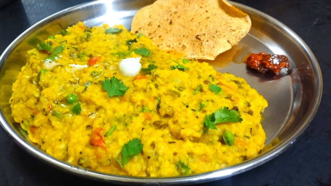 आजचं संध्याकाळचं जेवण भाग- 2 - सिक्रेट मसाला वाटण घालून, पौष्टिक, चमचमीत, डाळ खिचडी, एकदा करून बघा