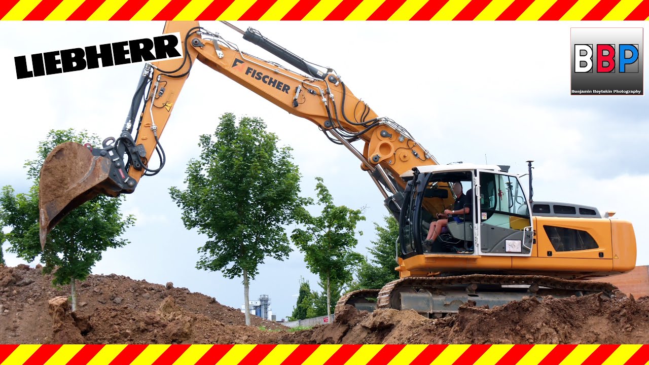 Liebherr R 926, Böschung ziehen, Waiblingen, Germany, 05.08.2021.