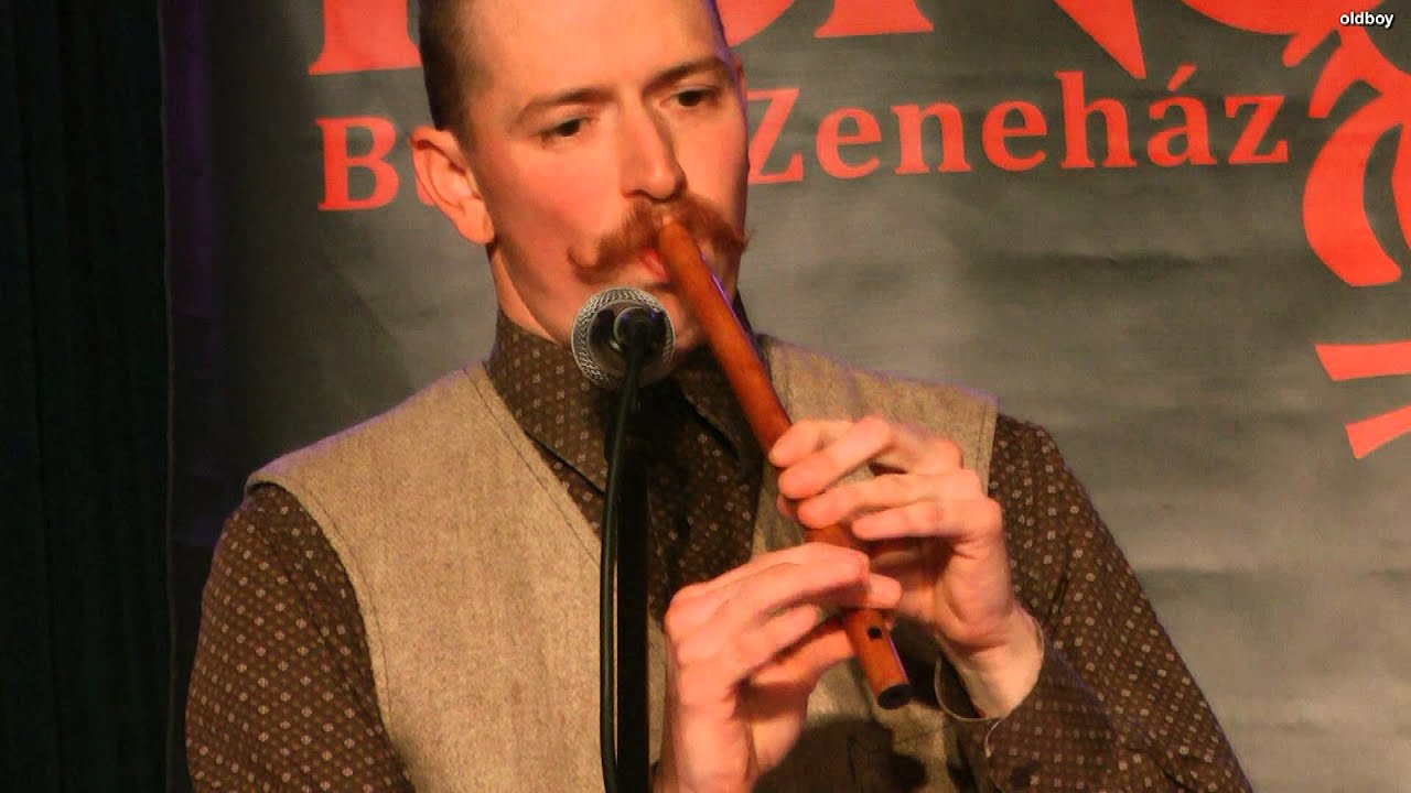 Dóra Áron furulyázik Csete Árpád után