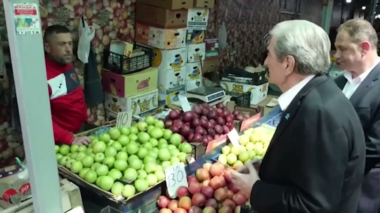Top News- Tregtarët e fruta-perimeve ekzaltohen nga Berisha/ Shpërthejnë në ovacione