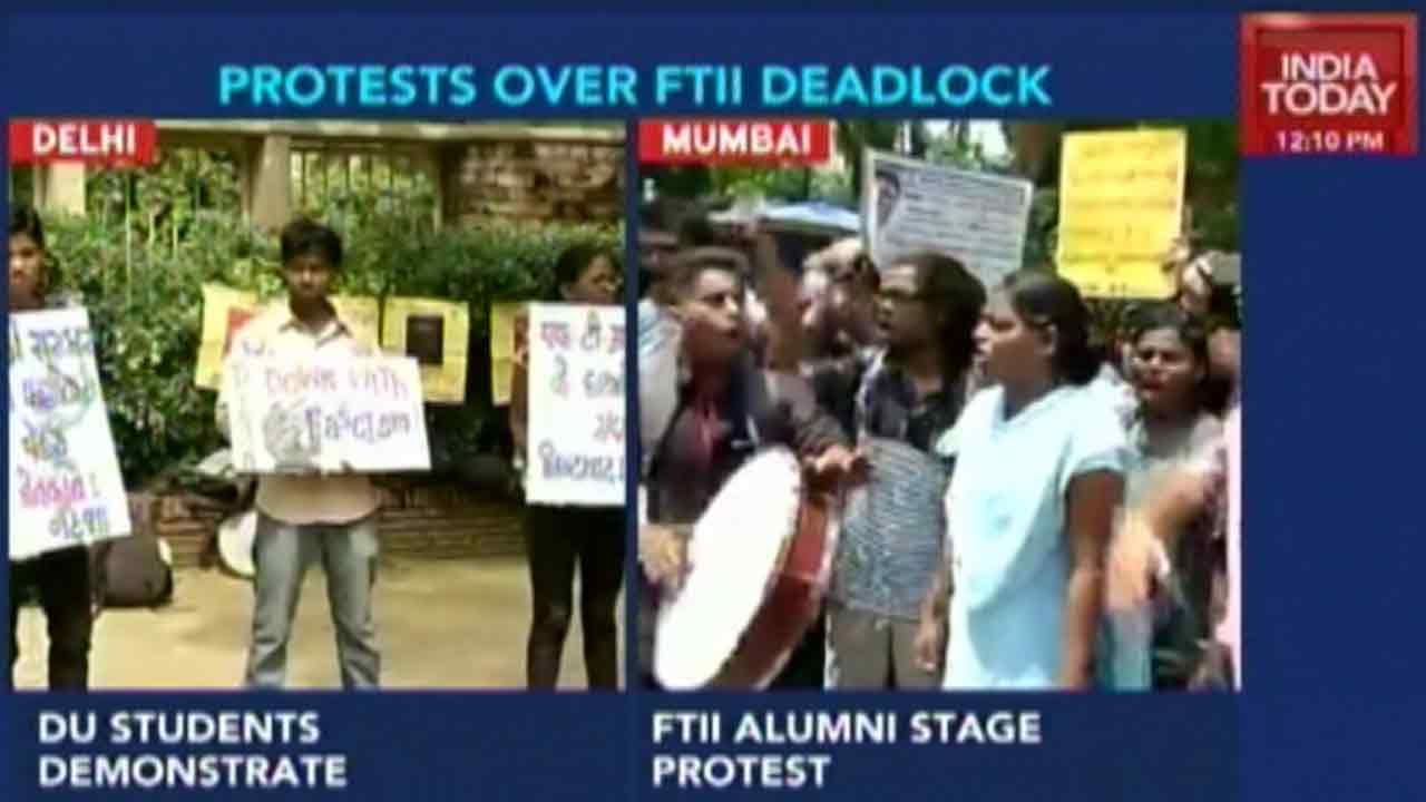 Protests Raise Over FTII Deadlock