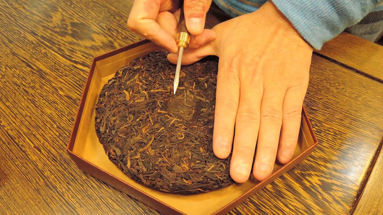 如何拆開普洱茶餅，撥開普洱緊壓茶，大時代普洱壺藝分享