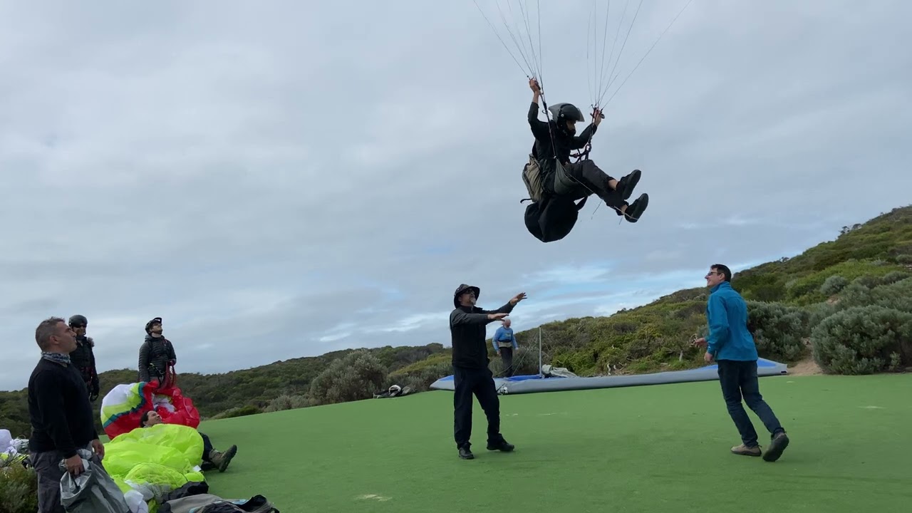 Reverse Cobra Paraglider Launch in 20knots