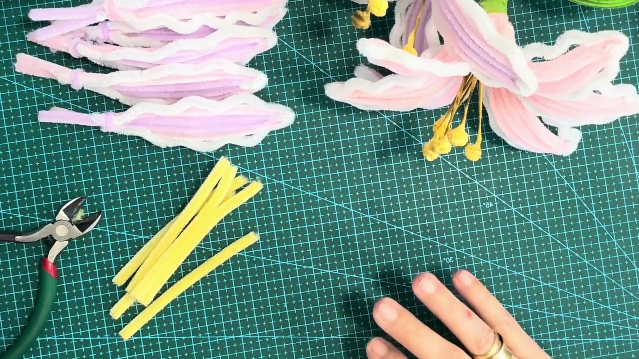 Tutorial de flor lily preciosa con limpiapipas