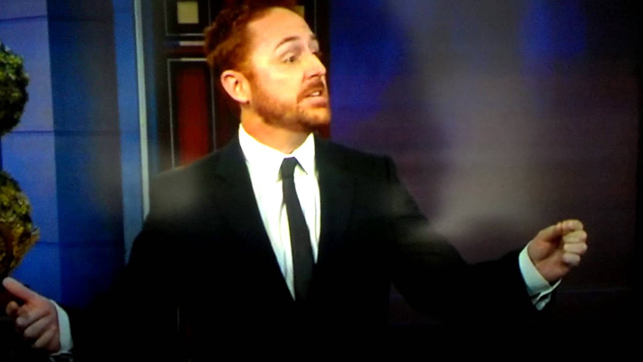 Scott Grimes sings hockey arena National Anthem