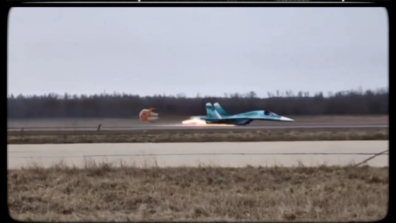 Russian Sukhoi Su-34 fighter-bomber lands on its stomach without landing gear!