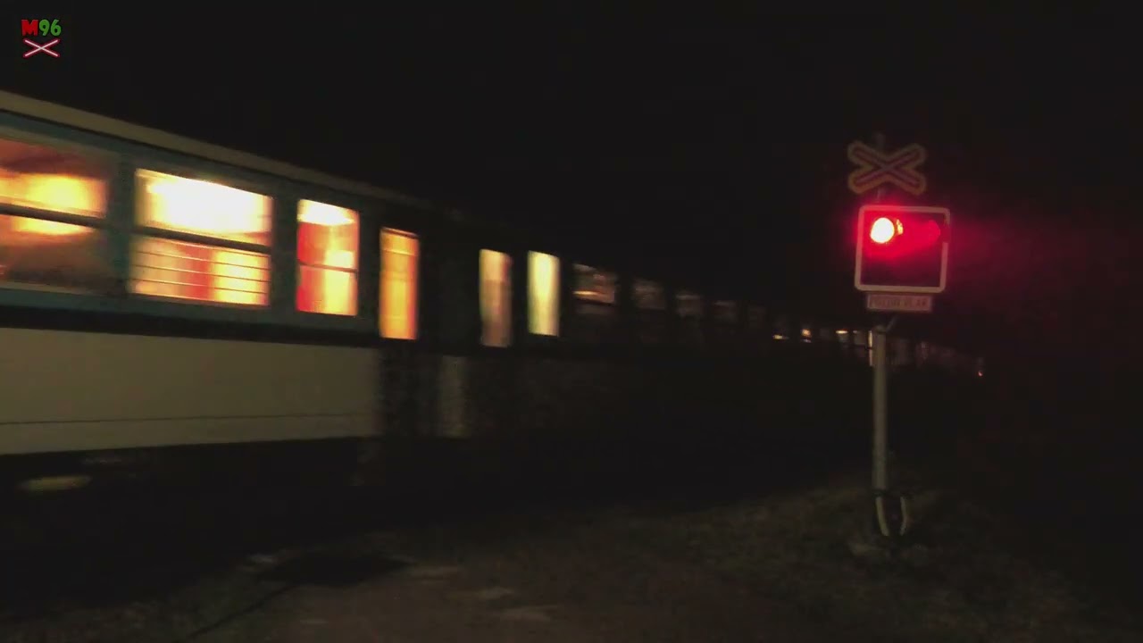 Železniční přejezd Lukavice v Čechách #3 [P4061] - 10.12.2025 [večer] / Czech railroad crossing