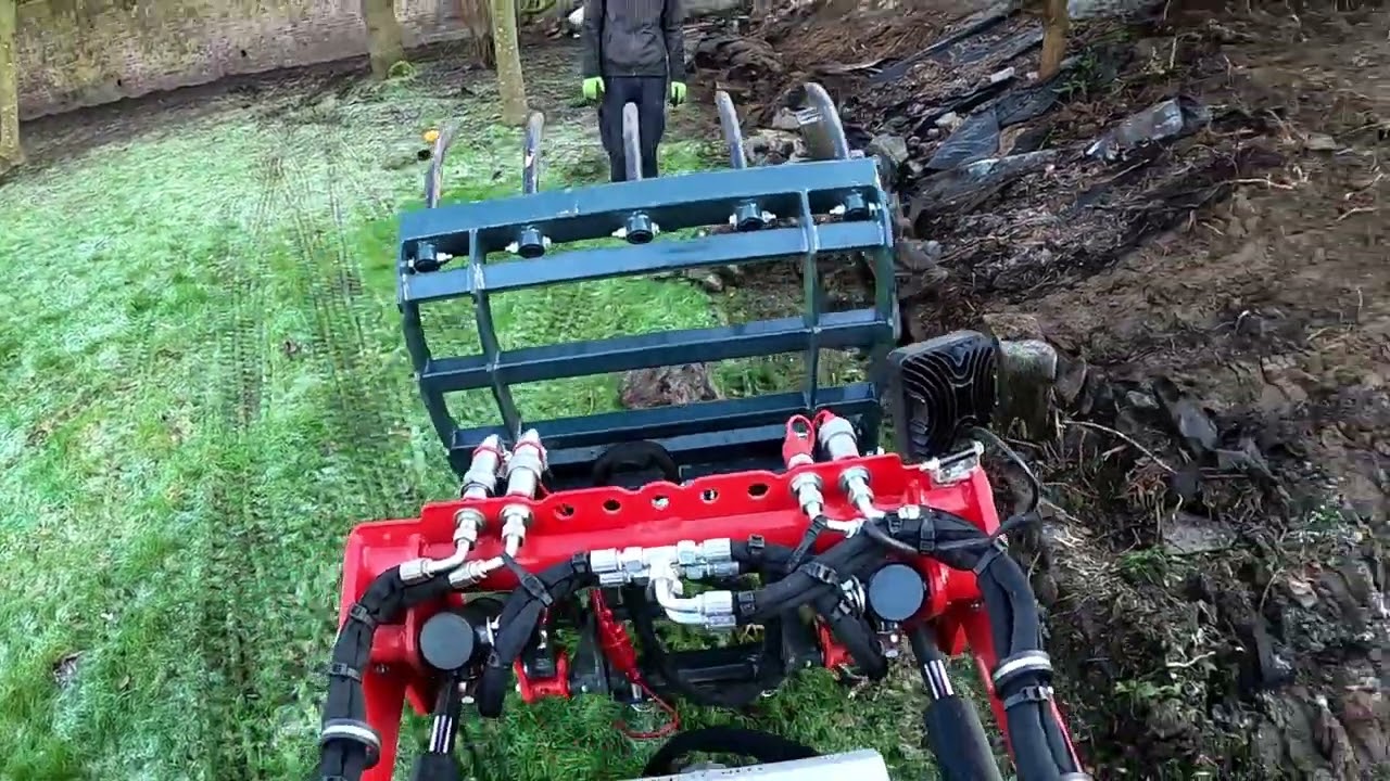 micro bull pro II 18 cv rafraichissement d'un talus  2 ième partie n°17