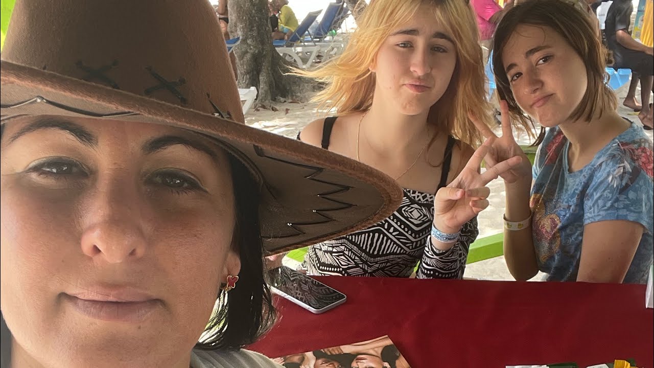 Día de Chicas, nos fuimos solas 🤣 Farmasi en la playa con masajes 