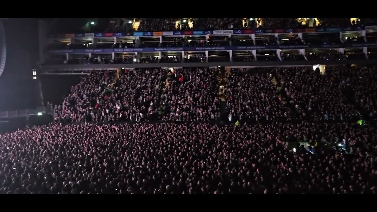 MORRISSEY LIVE @O2 in London - There Is A Light That Never Goes Out