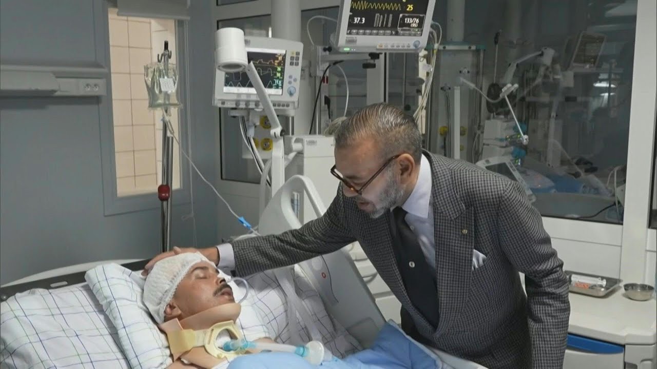 Rei do Marrocos visita feridos no terremoto | AFP